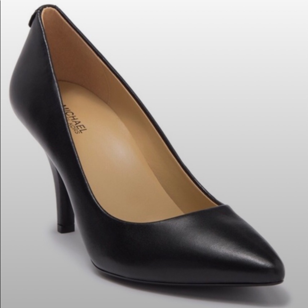 Michael Kors black pump